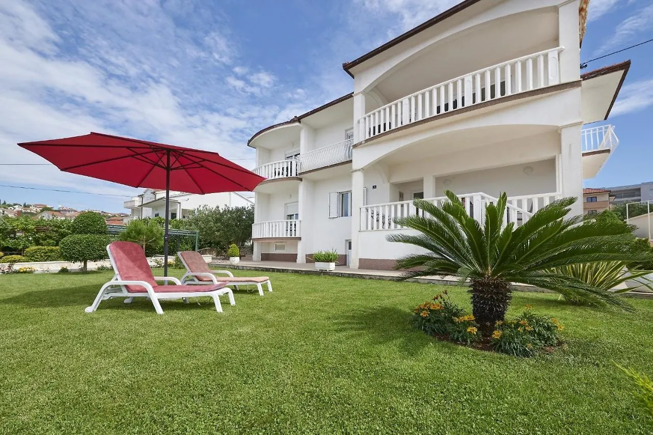 טרוגיר Apartments By The Sea Okrug Gornji, Ciovo - 20055